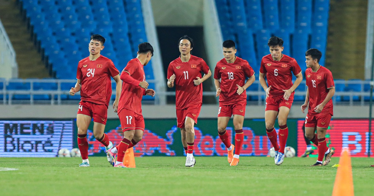 Văn Quyết không được đăng ký trận gặp Iraq, Đình Bắc đá chính thay Tiến Linh?