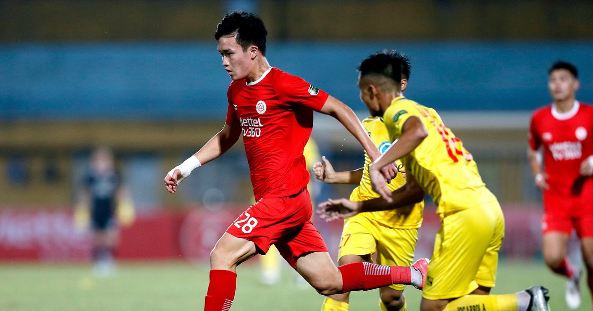 Hoàng Đức hãy lại tỏa sáng đi vì… HLV Troussier sẽ soi kỹ từ khán đài V-League