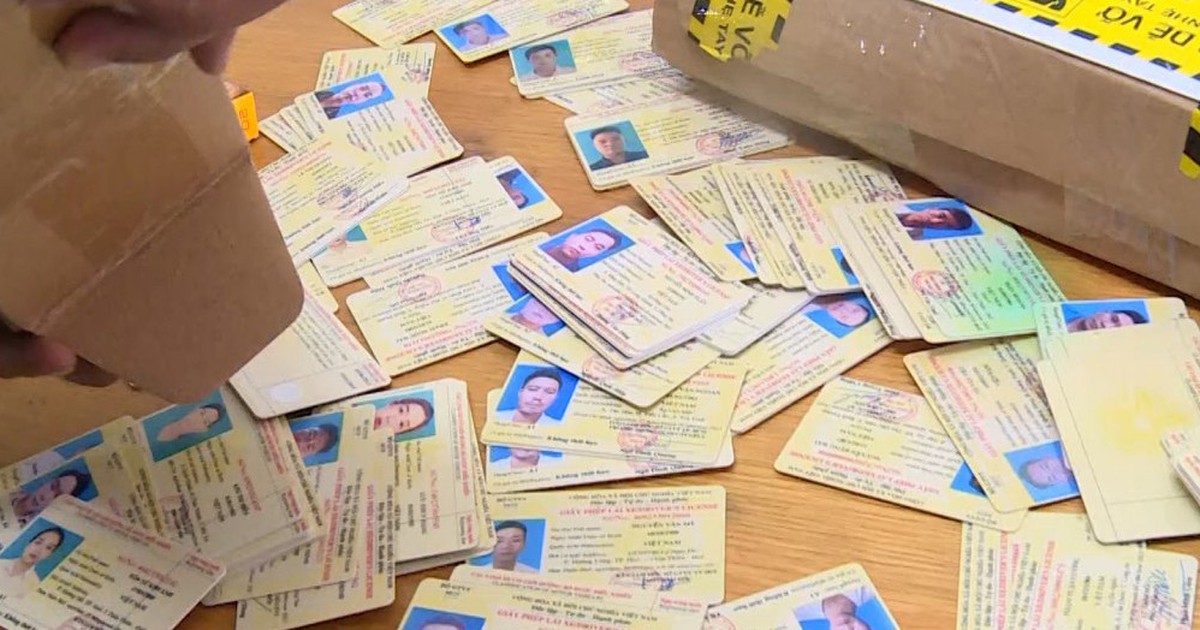 Triệt phá đường dây làm giả giấy tờ quy mô lớn, thu giữ hàng trăm con dấu