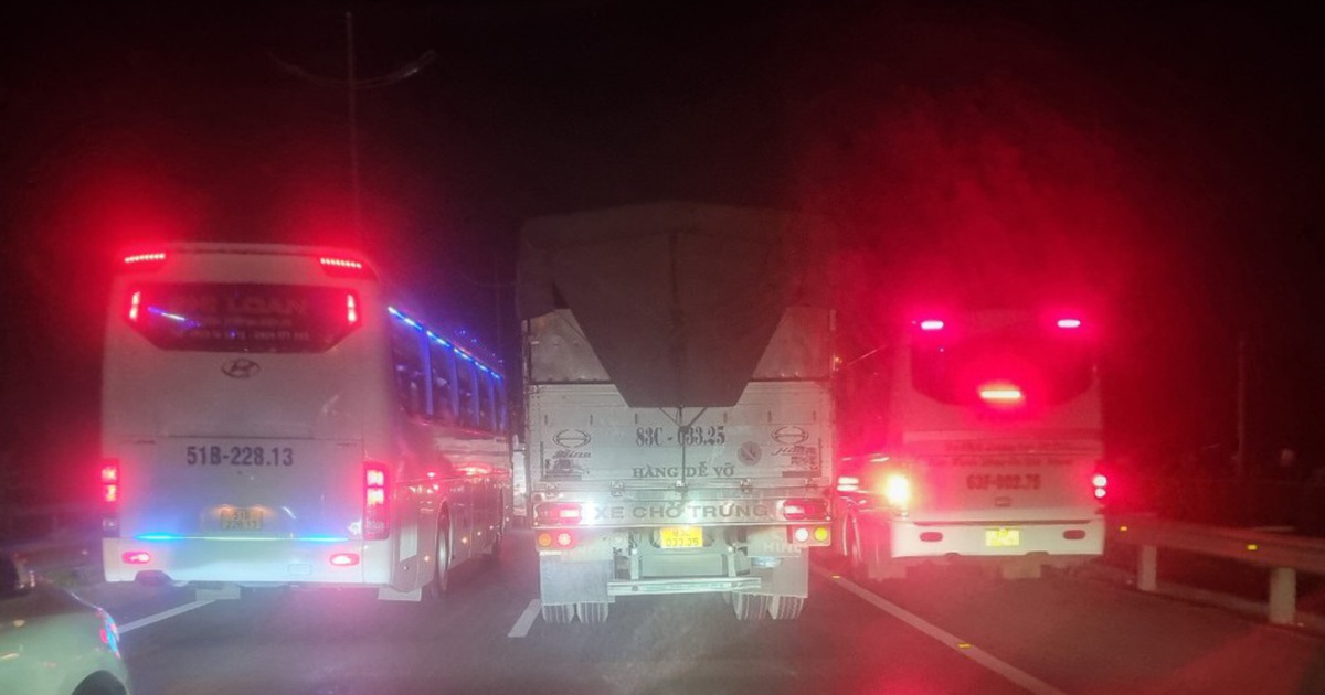 Tai nạn liên hoàn, cao tốc TP.HCM - Trung Lương ùn tắc nhiều giờ