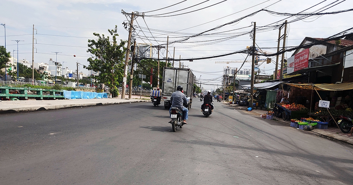 Nguy cơ tai nạn vì đường thiếu vạch phân làn