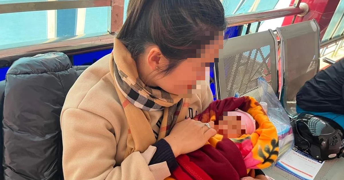 Một trẻ sơ sinh bị bỏ rơi giữa bãi rác trong thời tiết lạnh cóng