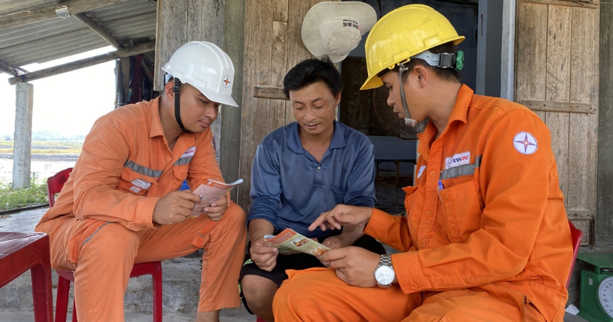 PC Phú Yên nâng cao ý thức an toàn điện ở vùng nuôi tôm