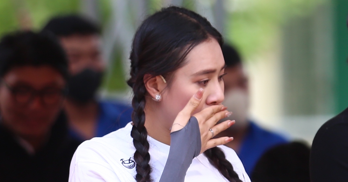 Hồ Bích Trâm khóc nghẹn kể quá khứ khó khăn, nuôi mộng diễn viên vì Hồng Tơ