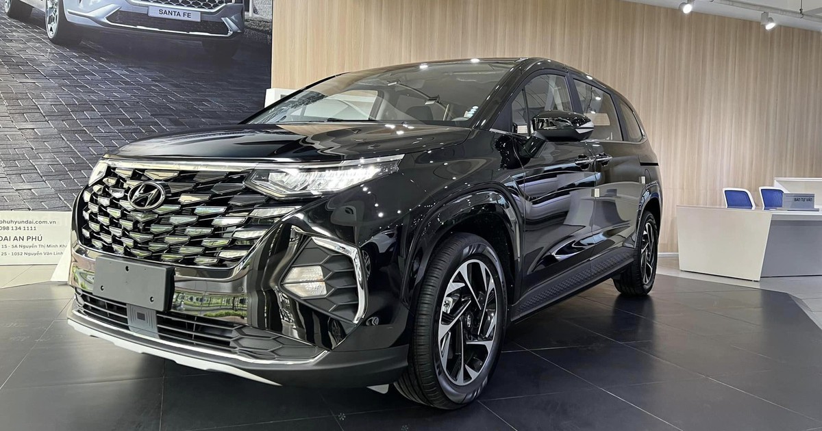 Hyundai Custin giảm 40 triệu đồng, ngang giá Toyota Innova