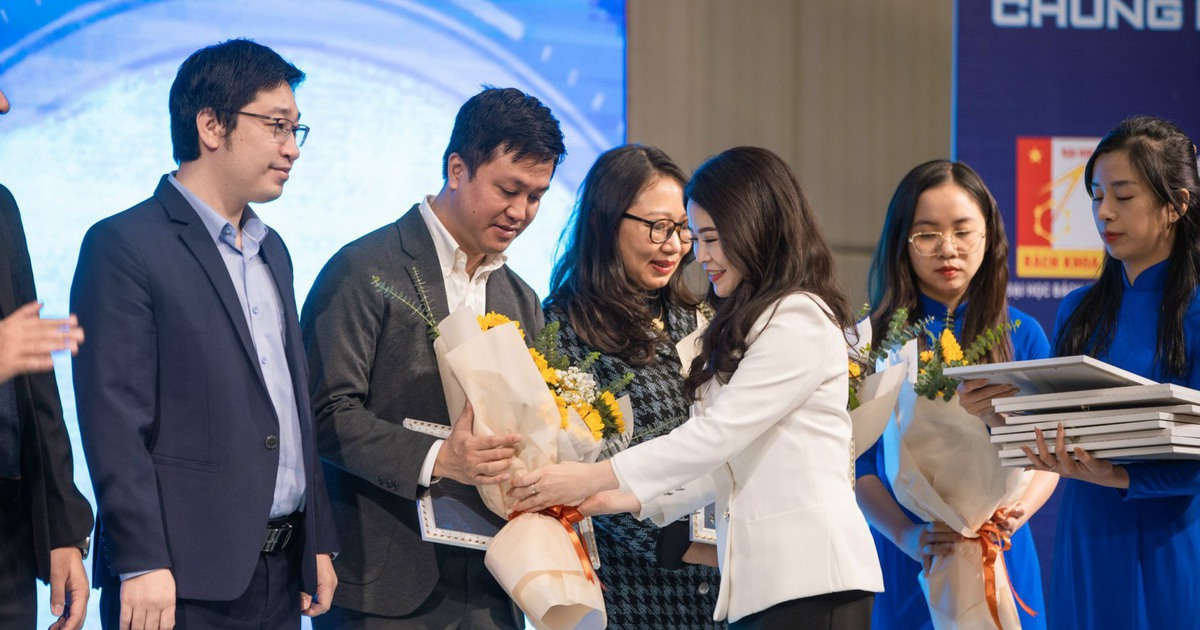 Đội thi Trường ĐH Bách khoa Hà Nội giành giải nhất cuộc thi 'Bệ phóng khởi nghiệp'