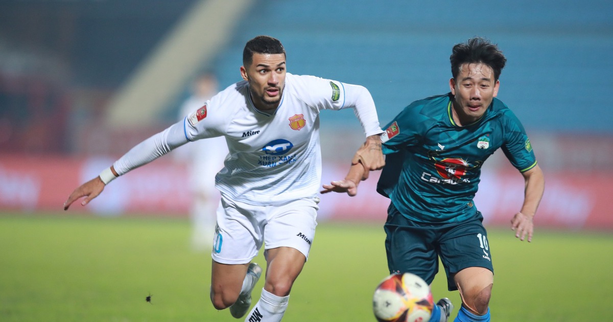 HAGL 'chìm sâu', CLB Nam Định soán ngôi đầu của Bình Dương