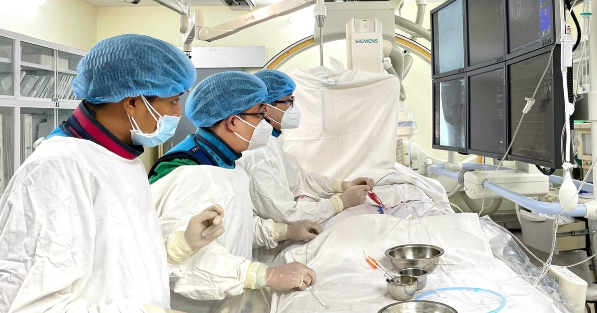 TP.HCM: Mâu thuẫn lúc đá bóng, nam sinh bị đâm thủng động mạch đốt sống cổ