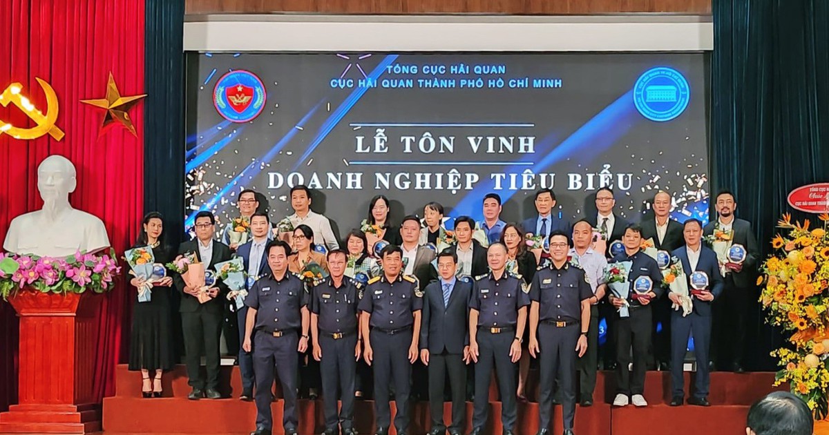 Doanh nghiệp nước giải khát duy nhất được Cục Hải quan TP.HCM tôn vinh