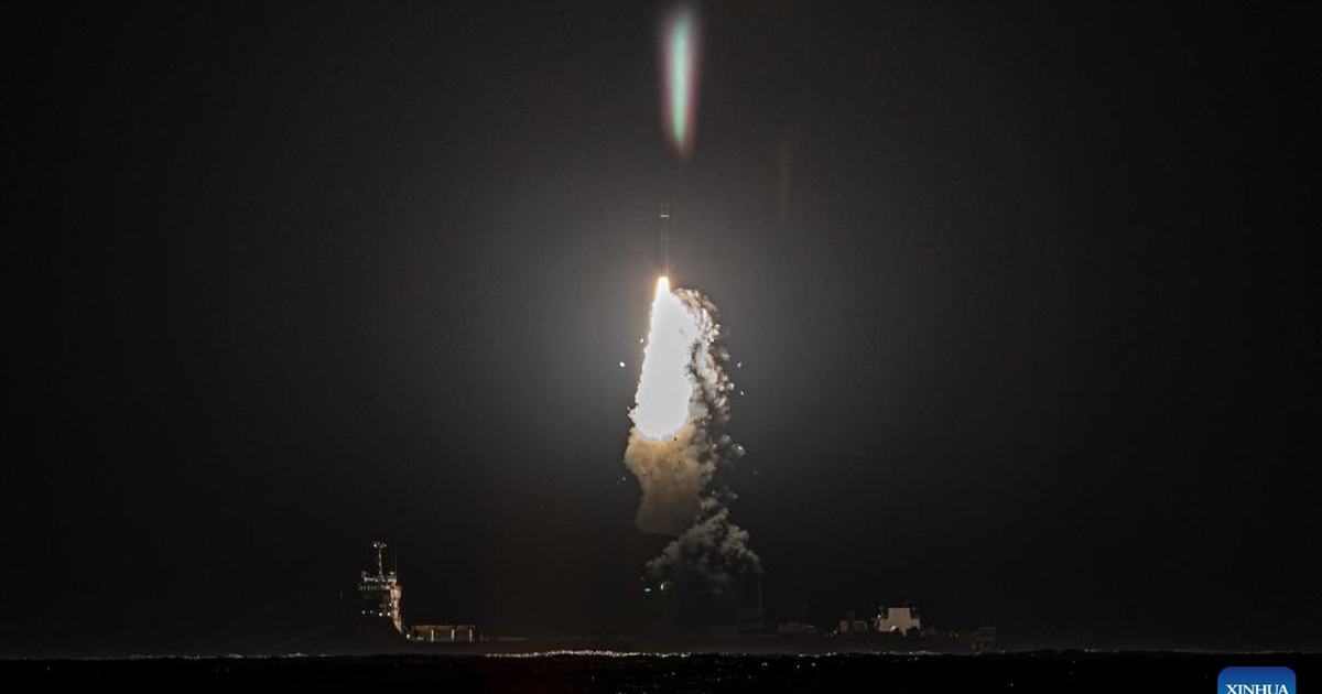 'Hiện tượng lạ trên bầu trời': Nhiều khả năng liên quan việc Trung Quốc phóng vệ tinh