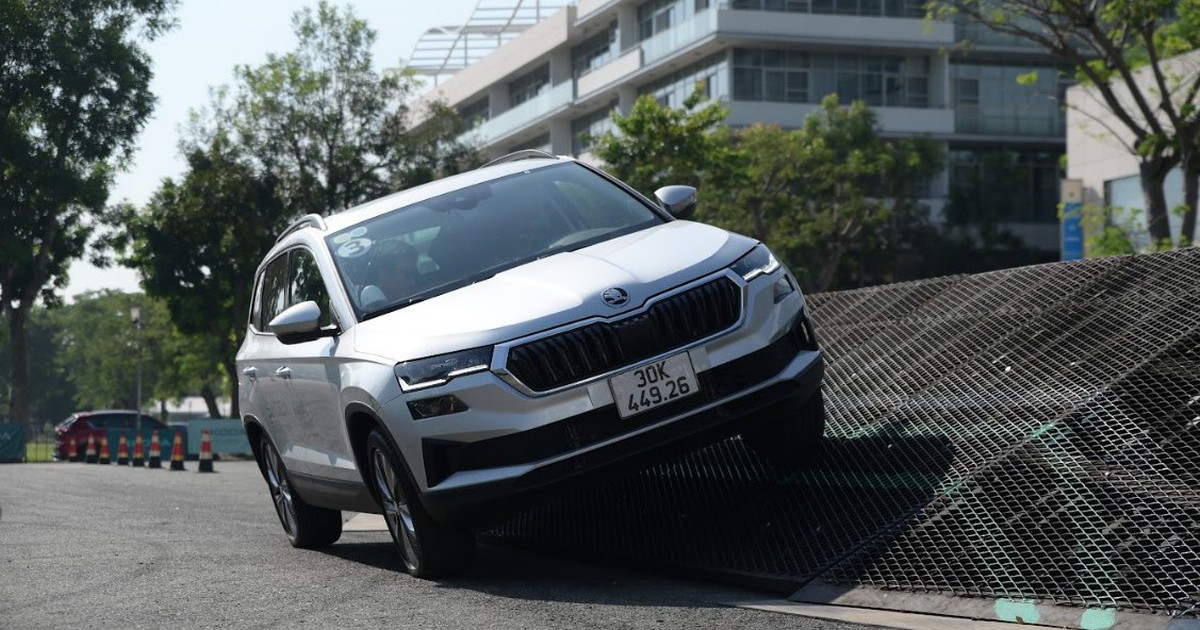 Hết ưu đãi giá đến chào lái thử: Hãng xe nỗ lực đua doanh số cuối năm