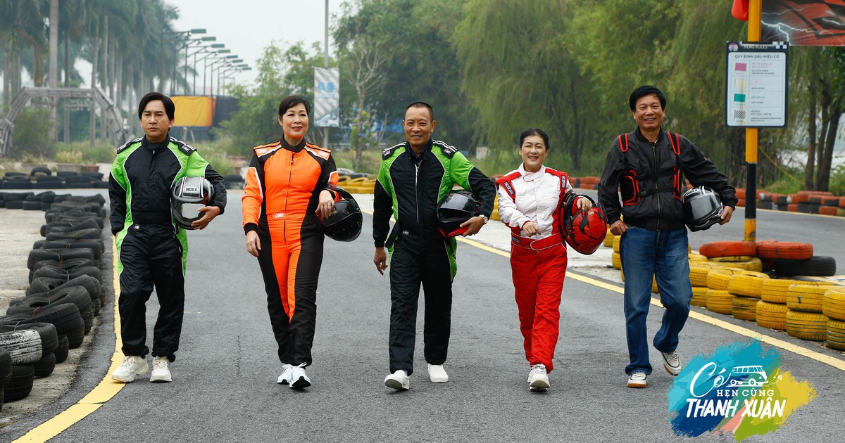 Nhà báo Lại Văn Sâm khoe 'tay lái lụa' trong Có hẹn cùng thanh xuân