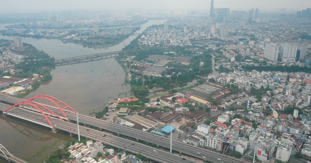 Vì sao TP.HCM âm u, sương mù như mùa đông miền Bắc?