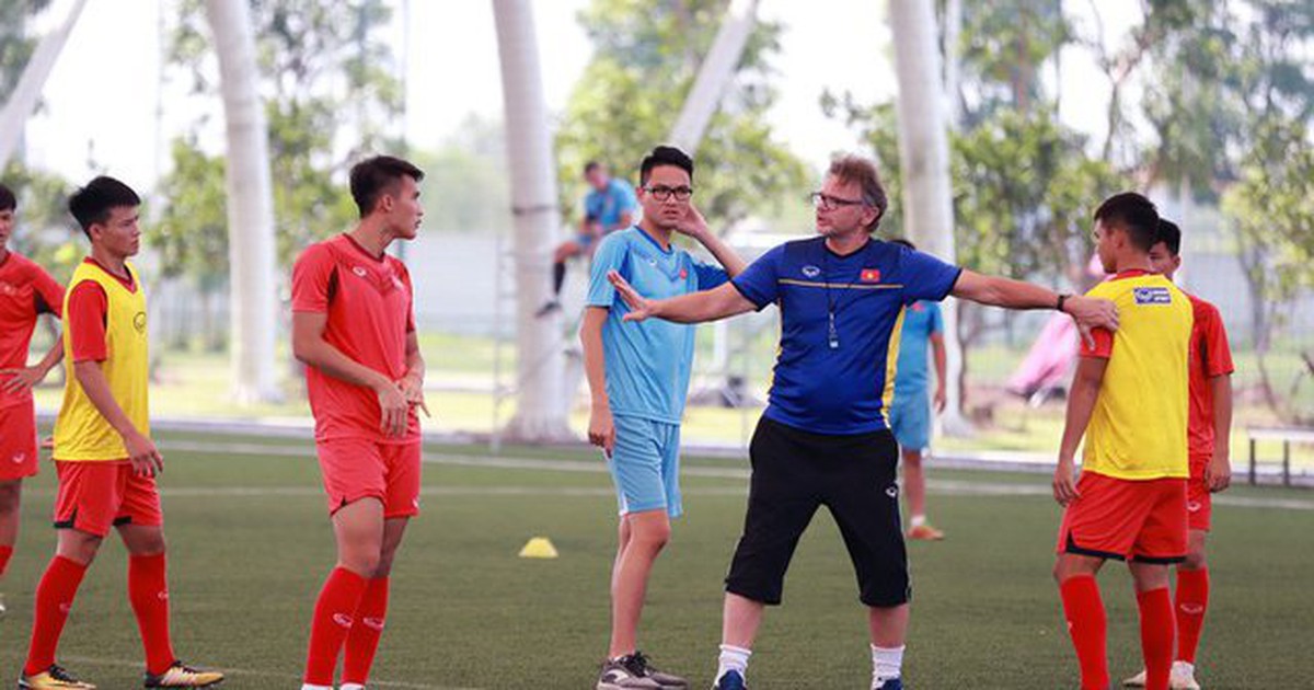 Các cầu thủ cần tranh thủ ghi điểm với tân HLV trưởng đội tuyển Việt Nam