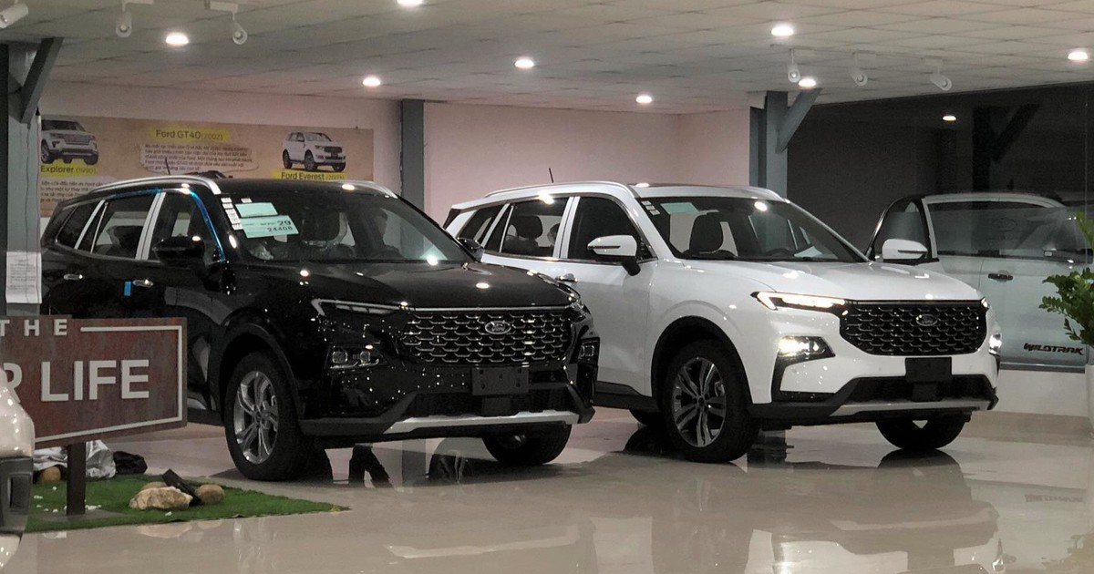 Crossover cỡ trung: Hyundai Santa Fe ‘ì ạch’ dù giảm giá, tân binh Ford Territory vẫn hút khách