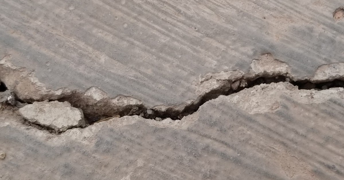 Hải Phòng: Công trình 'bê tông hóa' mặt đê sông Thái Bình vừa làm xong đã nứt