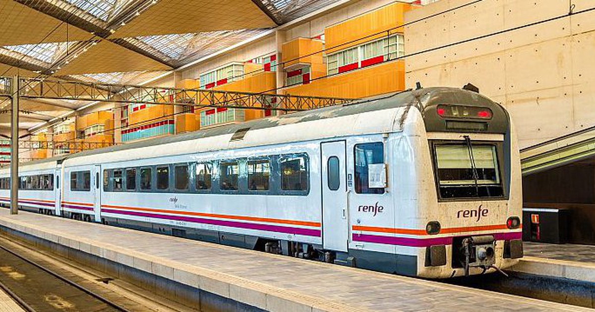 Tây Ban Nha chi 258 triệu euro mua xe lửa nhưng không lọt đường hầm