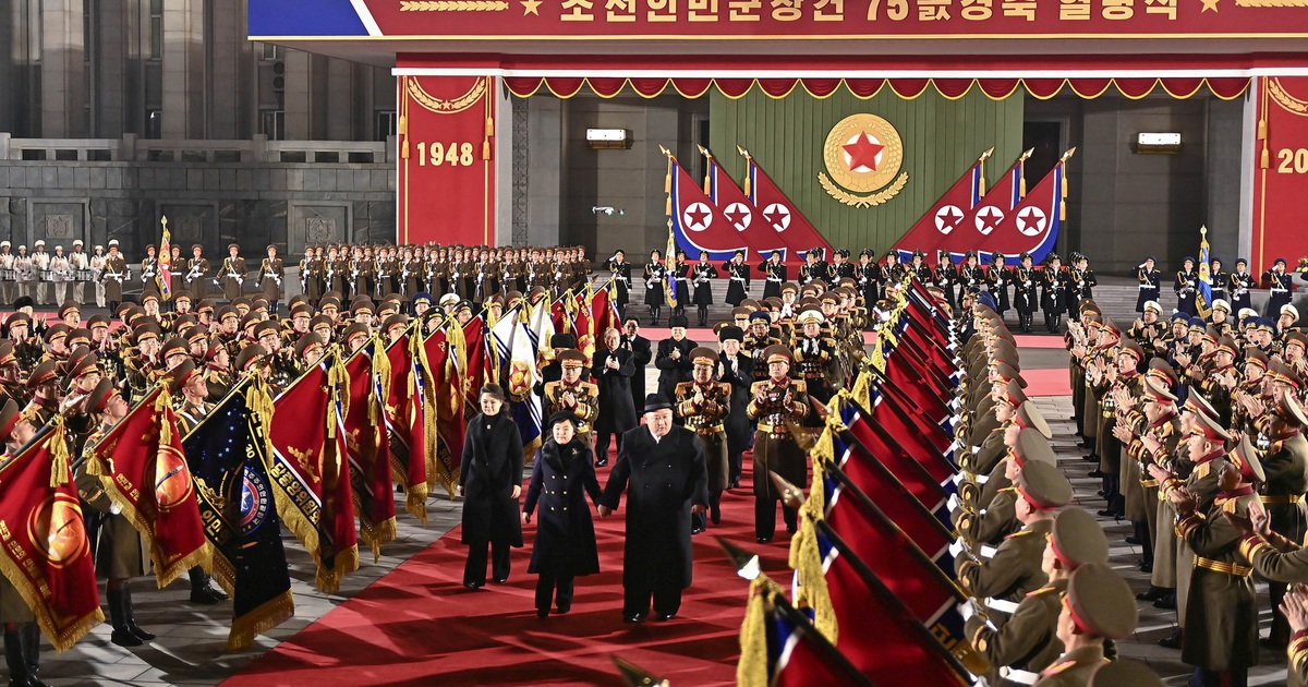 Bình Nhưỡng duyệt binh lớn, ông Kim Jong-un cùng phu nhân, con gái tham dự