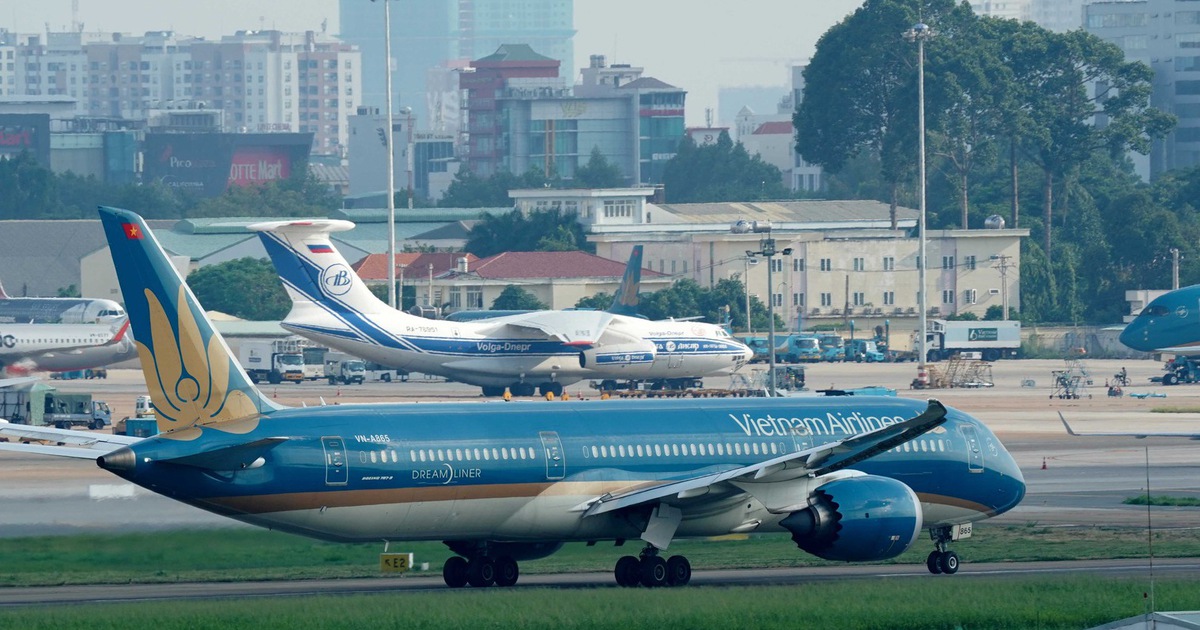 Vietnam Airlines, HoiAntourist... đối diện án hủy niêm yết