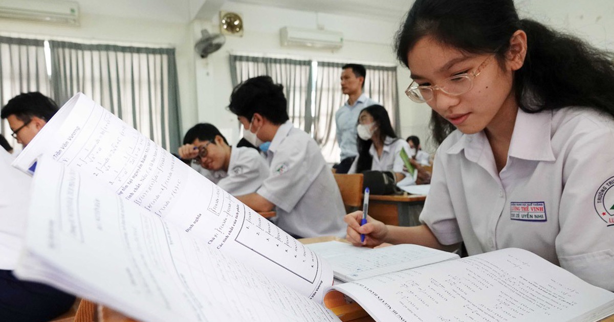 Thấy gì từ đề tham khảo kỳ thi tốt nghiệp THPT 2023?