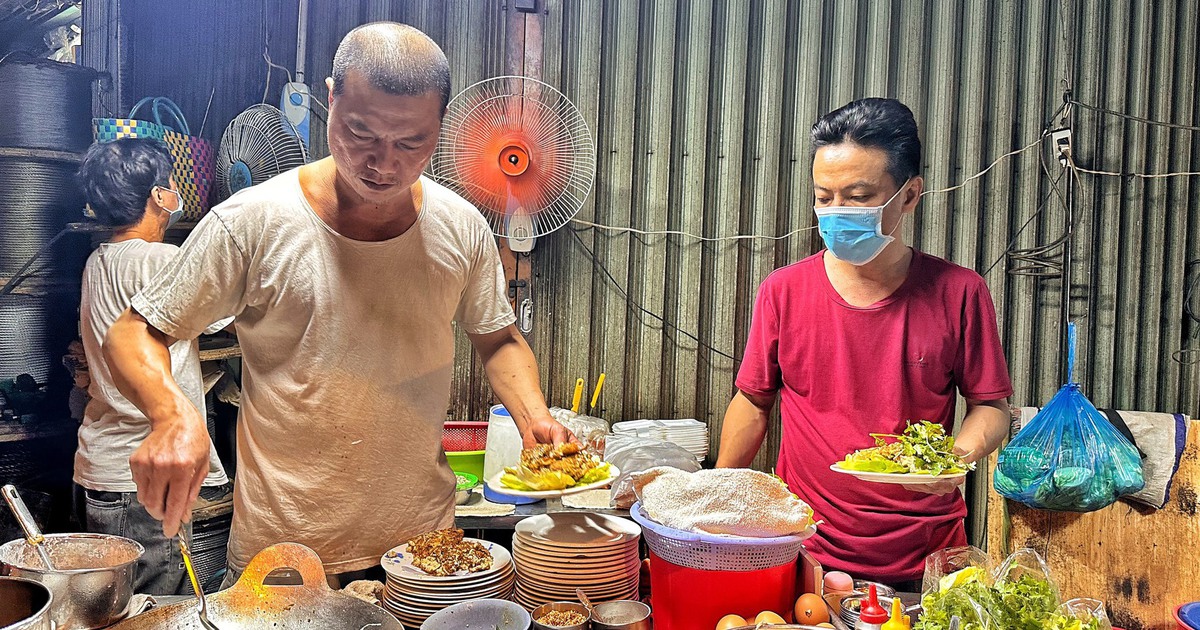 5 chị em bán quán hàu sữa chiên trứng suốt 50 năm ở Chợ Lớn: 100.000 đồng/phần, khách vẫn đông