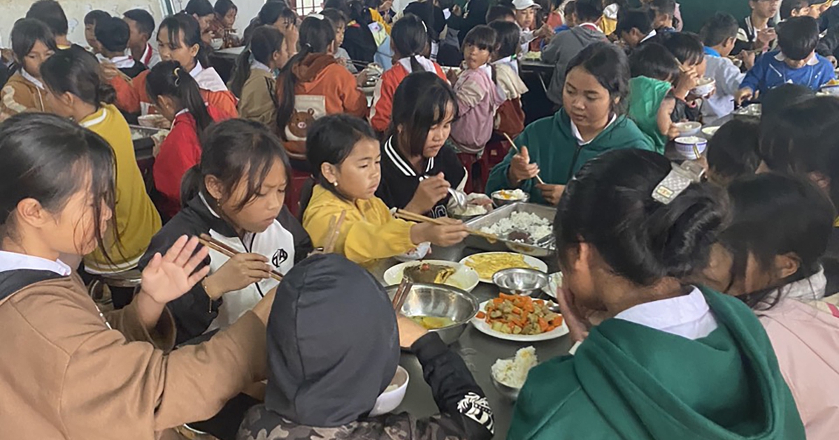 Ở nơi giáo viên dạy xong là… xuống suối