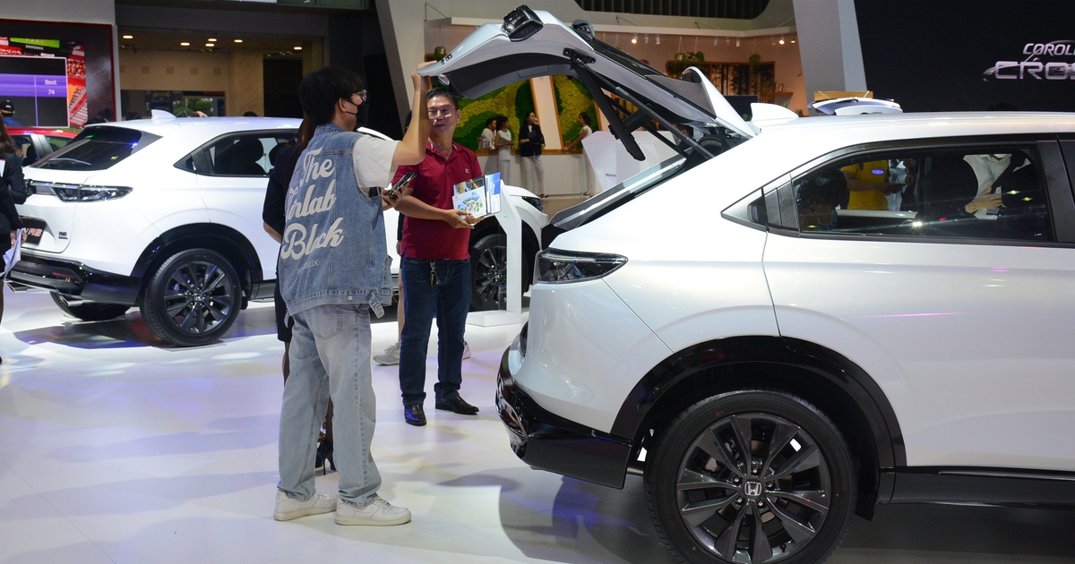 Người Việt mua sắm ô tô gầm cao 5 - 7 chỗ nhiều hơn xe sedan