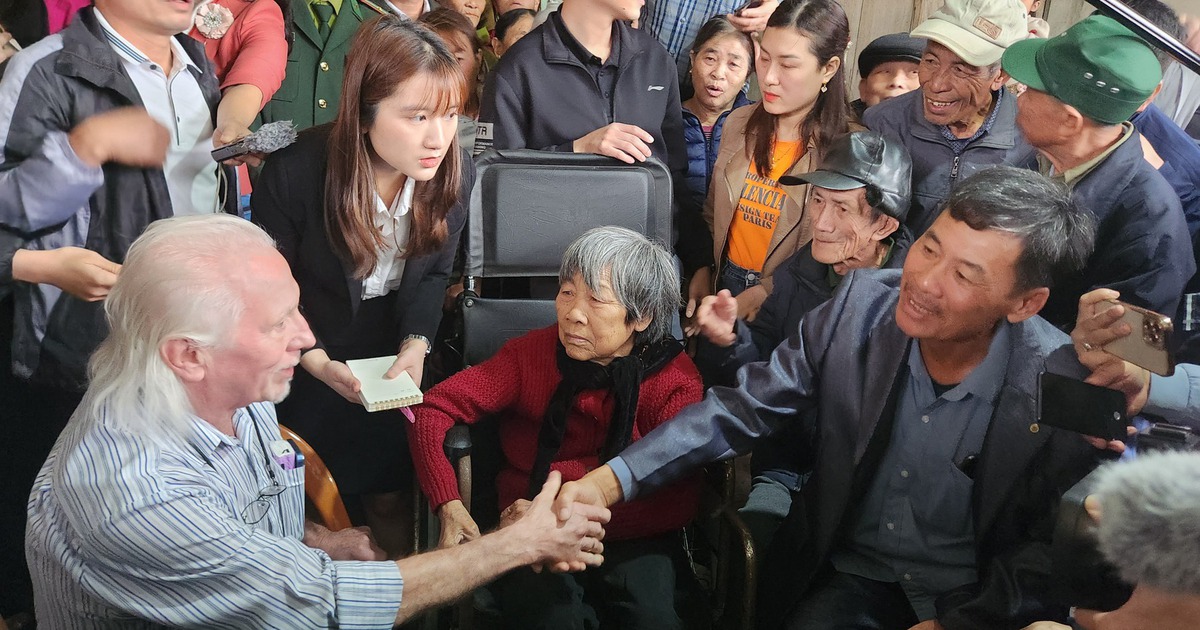 Cựu binh Mỹ đến tận nhà thăm gia đình liệt sĩ Cao Văn Tuất