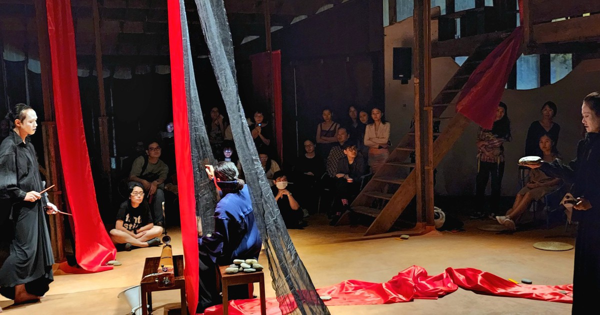 Kịch thể nghiệm trở lại