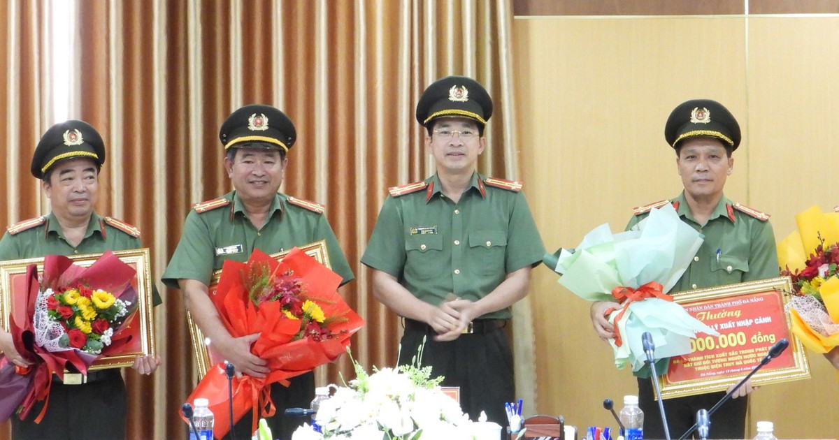 Thưởng nóng lực lượng bắt một người Trung Quốc trốn truy nã ở Đà Nẵng