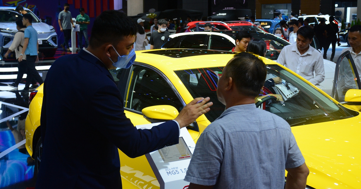 Doanh số sụt giảm, Việt Nam để Philippines vượt mặt về tiêu thụ ô tô