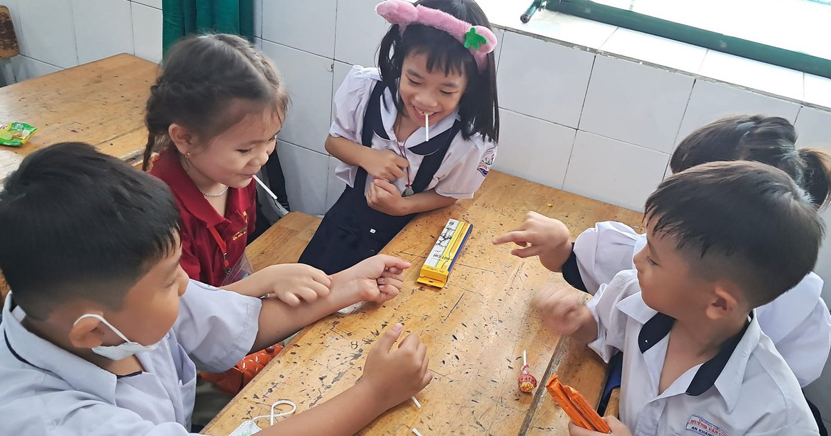 Trẻ lớp lá được làm học sinh lớp 1 trong hơn 2 giờ