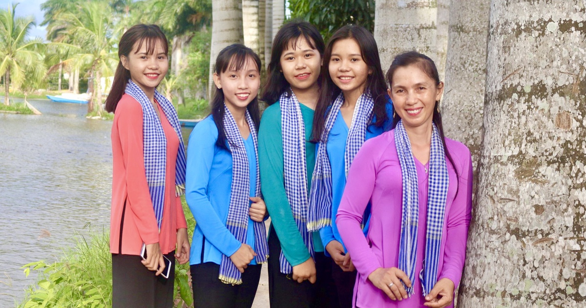 Bà ba, khăn rằn biểu tượng của đất và người phương Nam