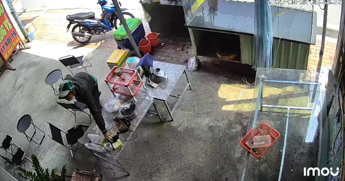 TP.HCM: Dàn cảnh uống nước trộm điện thoại ở Bình Chánh
