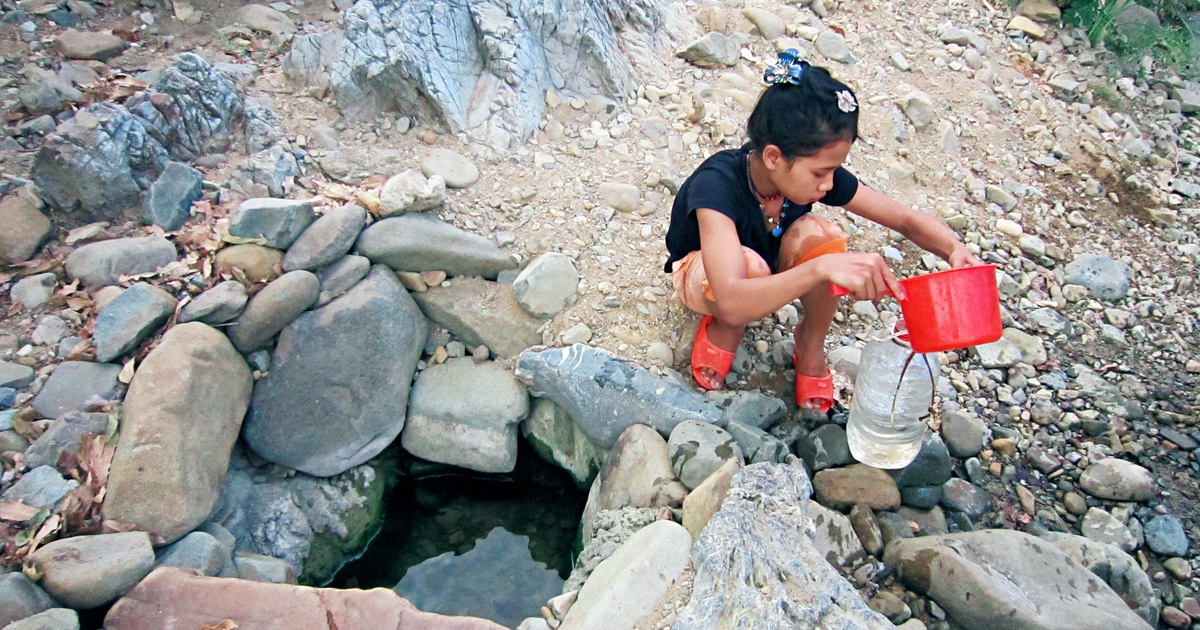 Quảng Trị: gần 350 hộ dân thị trấn thiếu nước sạch, nhiều nơi phải dùng nước suối