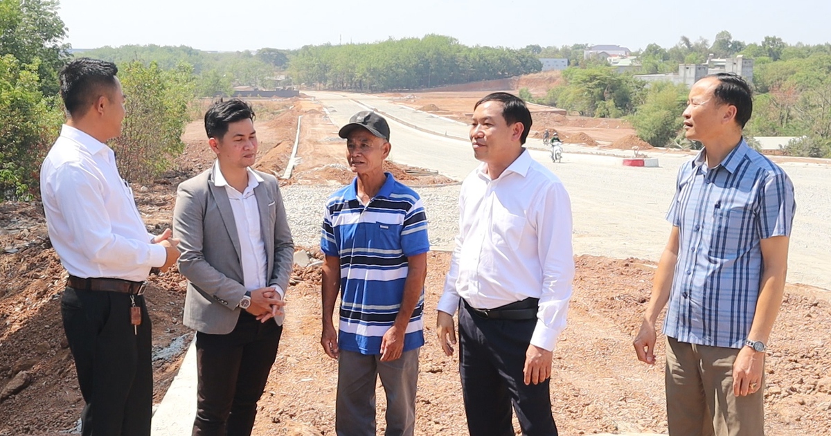 Chuyện tử tế: Hiến đất trị giá hàng chục tỉ đồng để làm đường