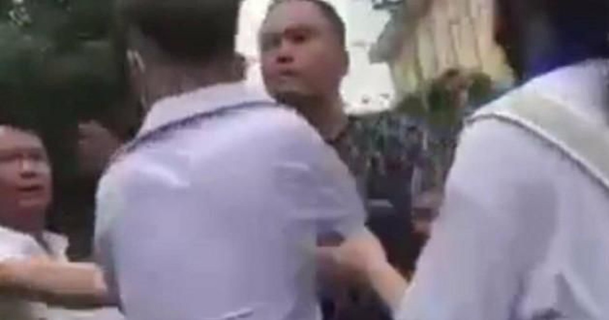 Quảng Ninh: Điều tra vụ 2 người lớn chặn đánh học sinh lớp 11