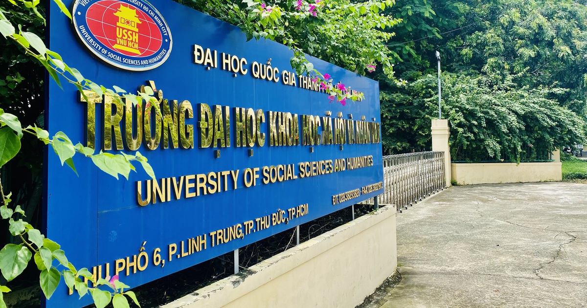 Cổng trường HCMUSSH (Nguồn: Thanh niên)