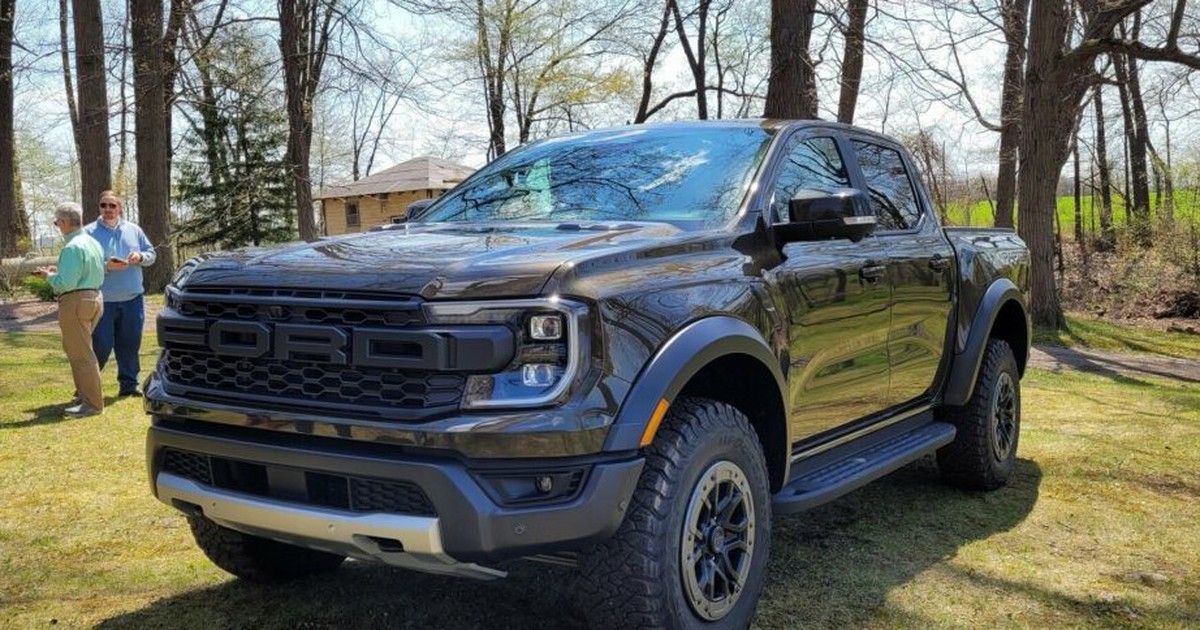 Ford Ranger Raptor 2023 có bản động cơ xăng 3.0 lít, V6 mạnh 405 mã lực