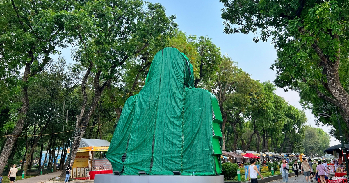 Đơn vị lắp 'chui' biểu tượng lạ ở công viên Thống Nhất bị phạt 25 triệu đồng