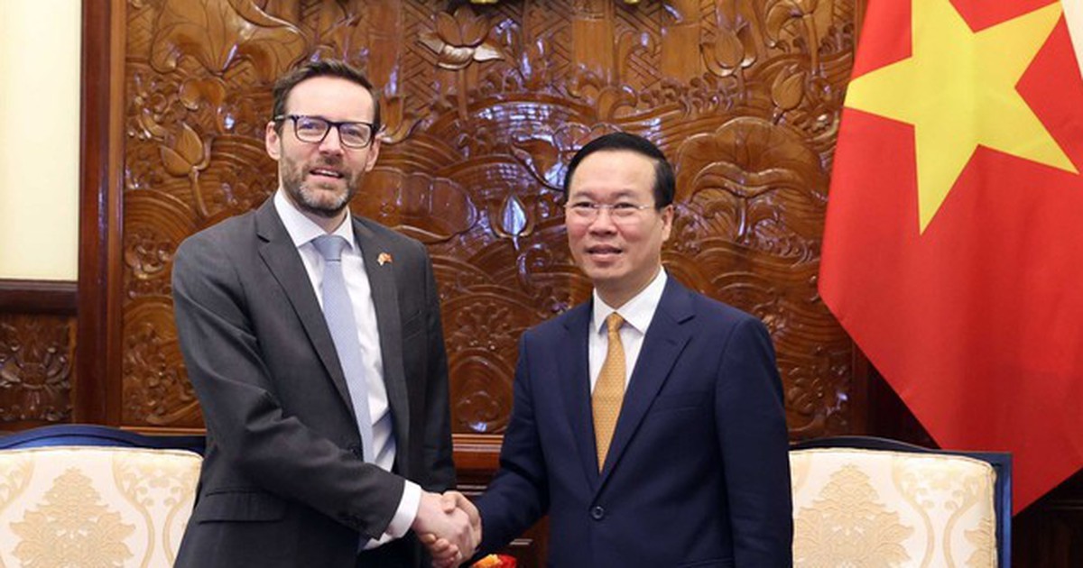 Chủ tịch nước Võ Văn Thưởng lên đường tham dự Lễ đăng quang của Nhà vua Anh Charles III