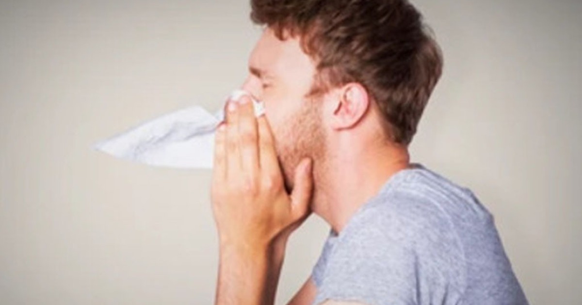 Chàng trai suýt chết sau khi hắt hơi gây đột quỵ não, bất tỉnh