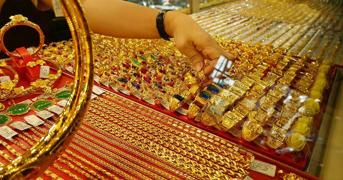 Giá vàng hôm nay 5.5.2023: Vàng nhẫn SJC lên đỉnh cao theo đà thế giới