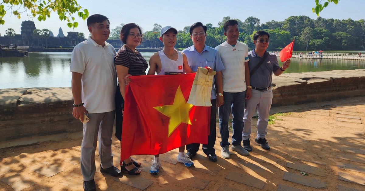 Mới: Hoàng Nguyên Thanh giành HCĐ marathon SEA Games 32