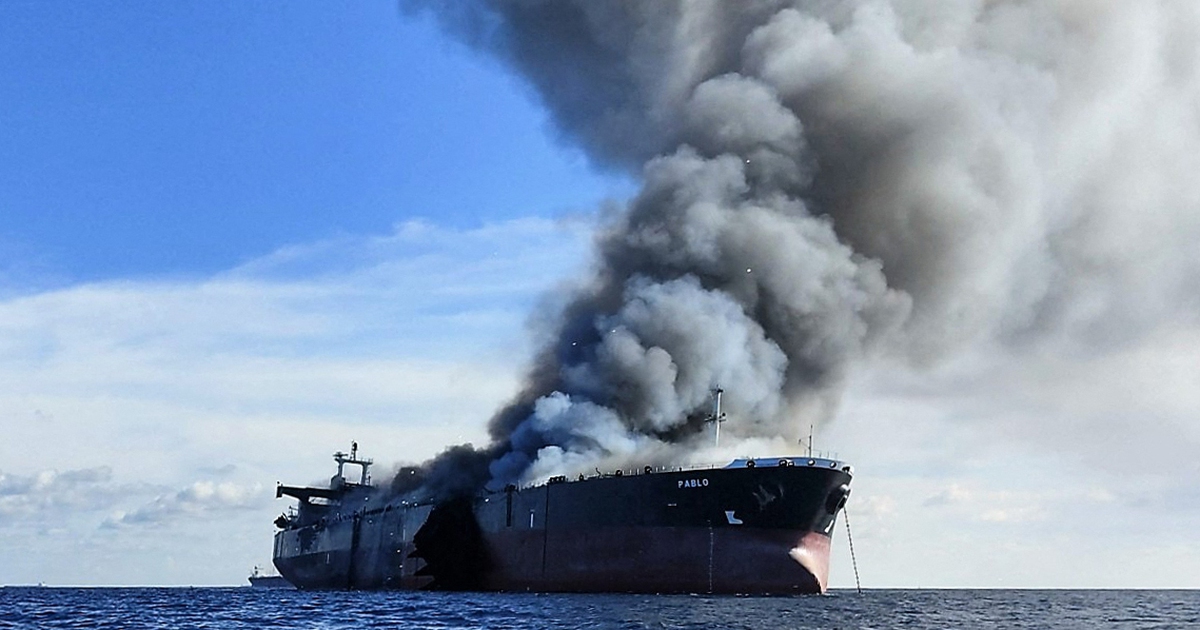 Hiểm họa 'tàu ma' chở dầu cháy tại Biển Đông