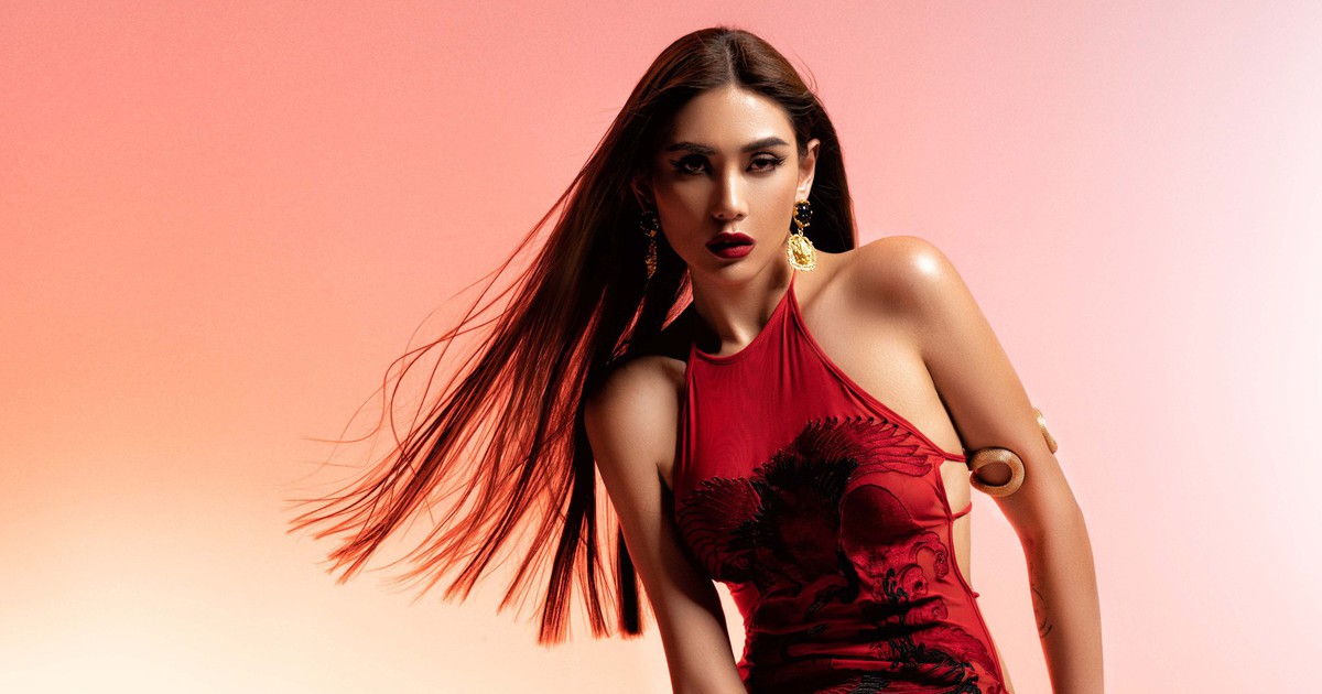 Võ Hoàng Yến khoe body 'bỏng gắt', kể chuyện học DJ và kinh doanh thời trang