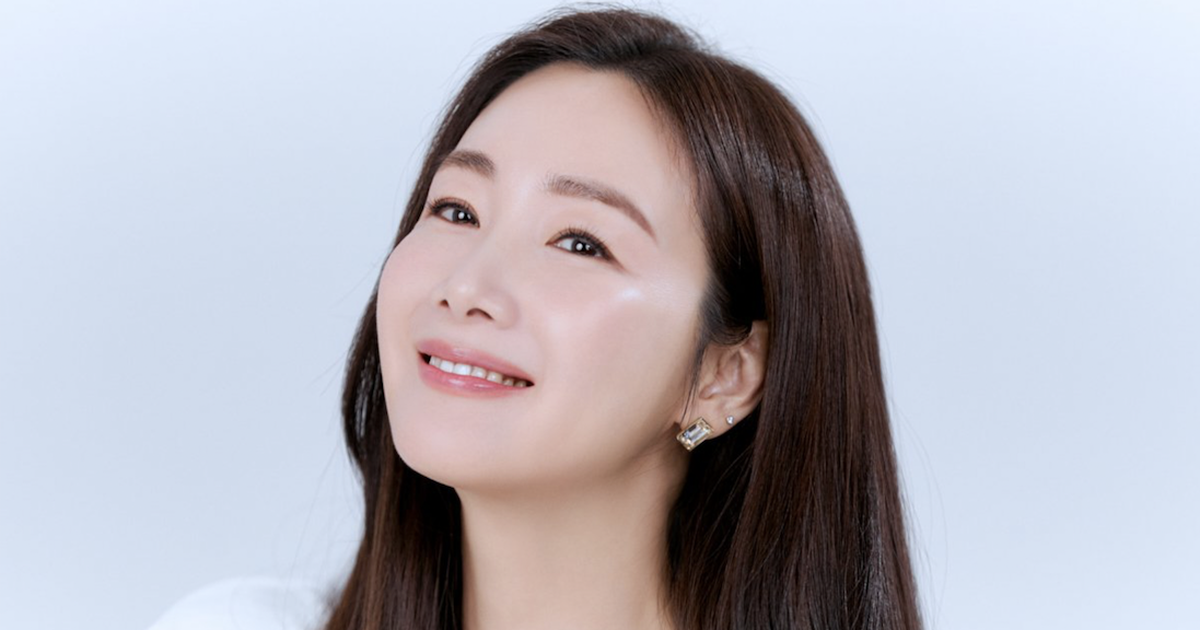 ‘Nữ hoàng nước mắt’ Choi Ji Woo xinh đẹp ở tuổi 48