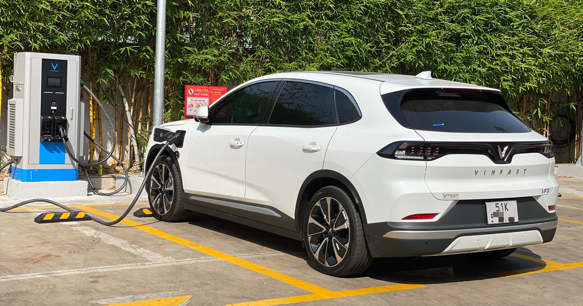 Tăng giá sạc pin ô tô điện VinFast tại trạm công cộng