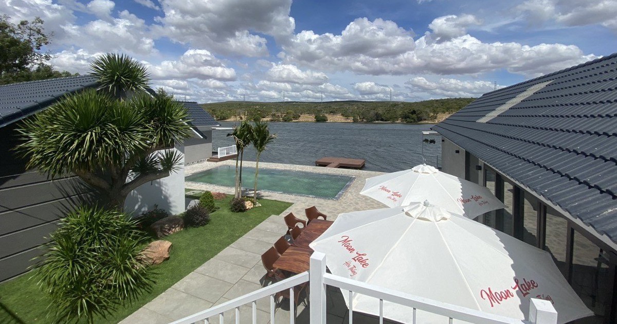 Bình Thuận: Khách sạn kiên cố xây trái phép xâm phạm thắng cảnh Bàu Trắng