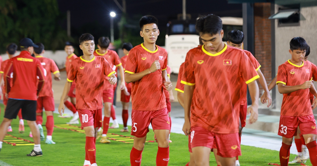 U.17 Việt Nam tập lúc 20 giờ ở Thái Lan, cầu thủ sẵn sàng cho trận ra quân
